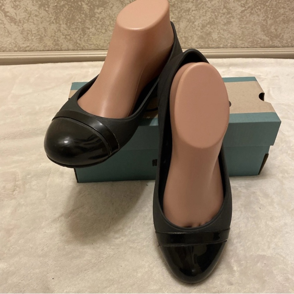 CROCS Glossy Black Cap Toe Women's Flats